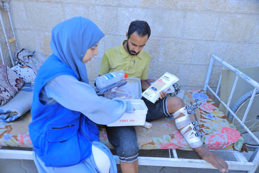 Gaza MATW 02 — remise de kits à l'hôpital